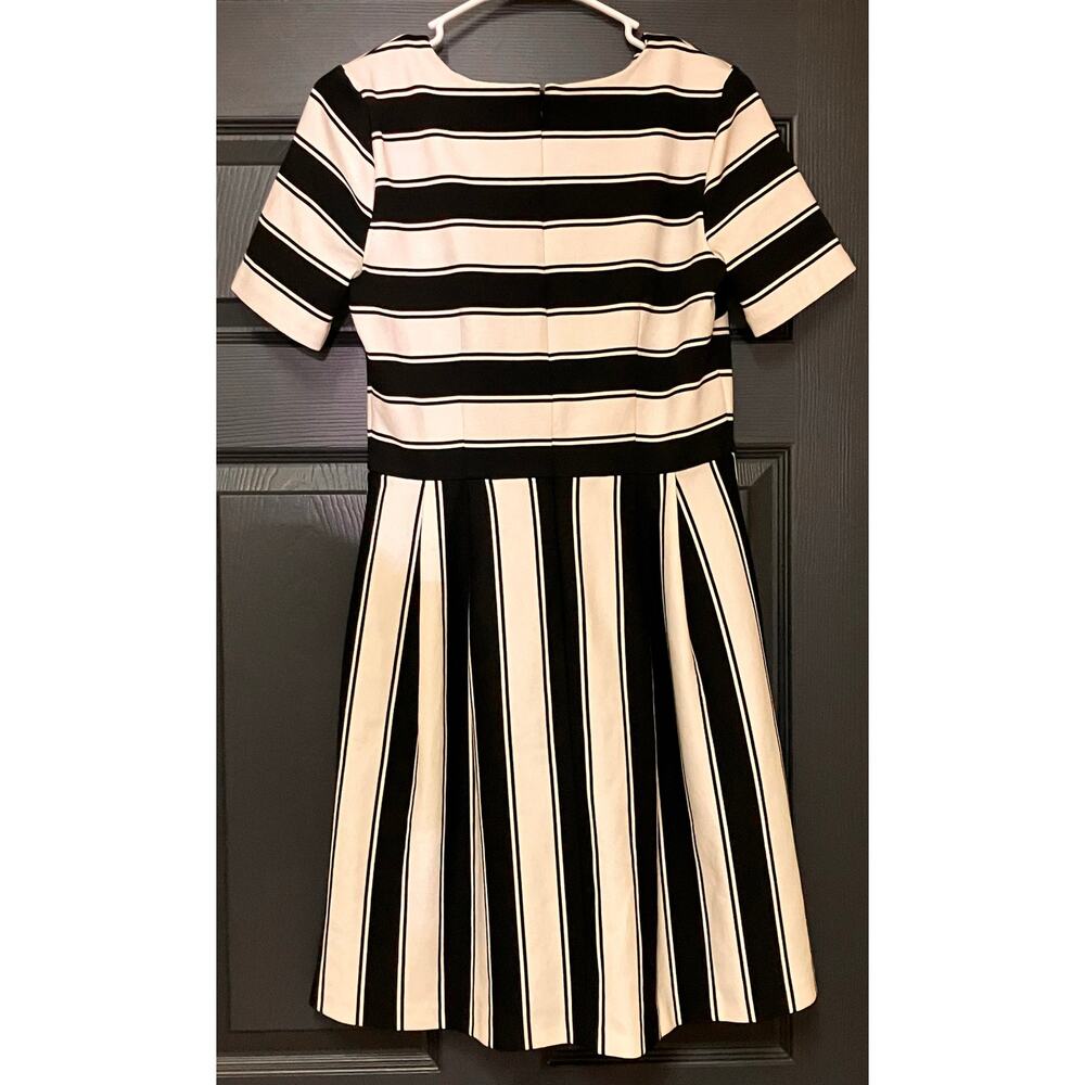 LOFT Dress 10 Petite, Black White Stripe,‎ Short Sleeve, Zip Up, Knee Length